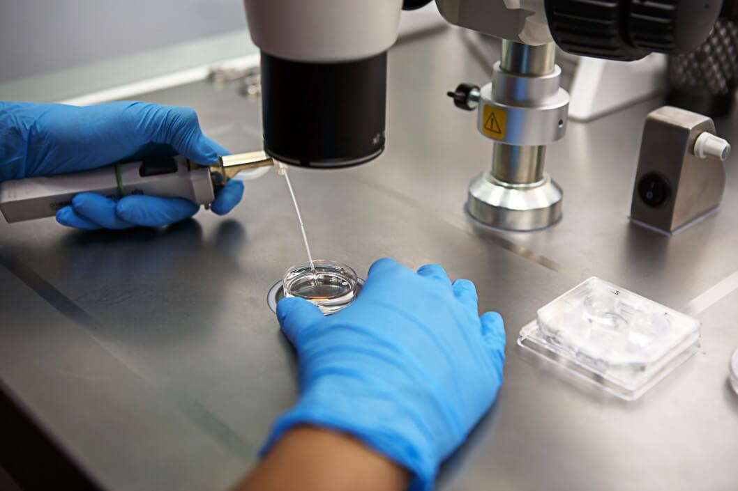 aids-analysis-artificial-biology-biotechnology-chemical-clinic-coronavirus-covid-cryopreservation_t20_nLG6L4 (1)